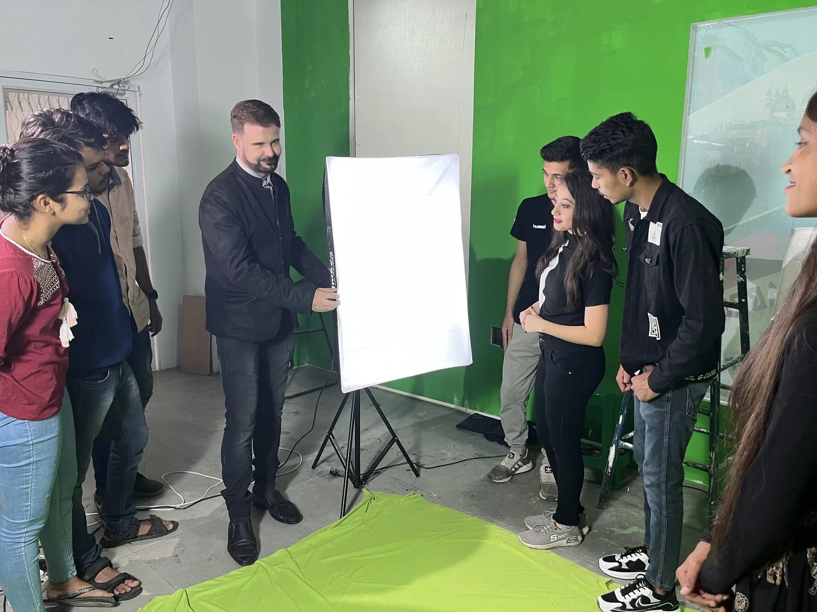 green-classroom2-images-of-iifa